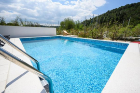 Mila and Jurija Formenti 2 apartments in heart of nautic marina, with heated swimming pool, bikes, Sup, kajak